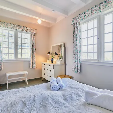 Villa The -